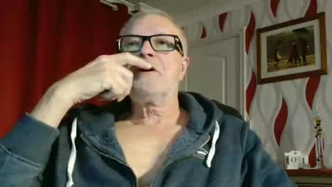Brian ... online show from October 1, 2025, 8:04 pm