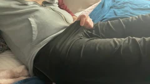 daddnextdoor online show from April 19, 2026, 7:05 pm