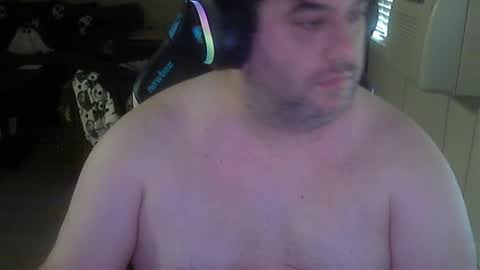 Snapshot of daddybody4u chatting on October 28, 2025, 6:54 pm daddybody4u online show from October 28, 2025, 6:54 pm