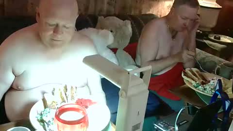 Snapshot of daddycubbyhubby chatting on October 17, 2025, 4:15 am Daddy online show from October 17, 2025, 4:15 am