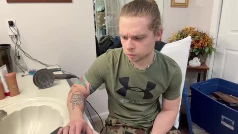 Snapshot of daddydaydrinkz chatting on February 15, 2025, 11:03 pm DaddydayDrinkz online show from February 15, 2025, 11:03 pm