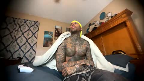 sexy tatted king bbc online show from May 4, 2026, 5:25 am