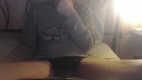 Snapshot of daddylove2017 chatting on December 6, 2024, 1:22 pm alby online show from December 6, 2024, 1:22 pm