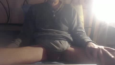 Snapshot of daddylove2017 chatting on December 17, 2024, 12:22 pm alby online show from December 17, 2024, 12:22 pm