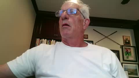 Snapshot of daddyluv2u chatting on October 6, 2025, 10:29 pm daddyluv2u online show from October 6, 2025, 10:29 pm