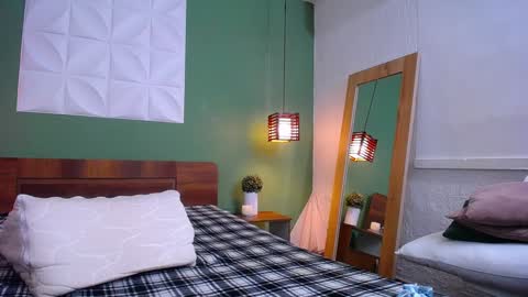 Valen online show from December 7, 2024, 1:51 pm