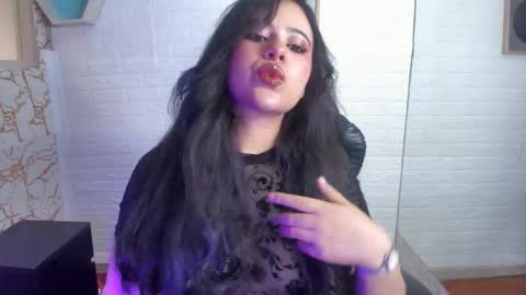 Snapshot of dafne_cleo chatting on September 18, 2025, 1:35 pm Dafne online show from September 18, 2025, 1:35 pm