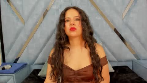 Snapshot of dafne_cleo chatting on September 23, 2025, 10:35 pm Dafne online show from September 23, 2025, 10:35 pm