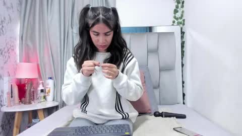 dafne_quenn online show from September 26, 2025, 1:15 pm