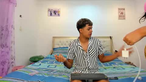 dafnezahiraa  online show from February 12, 2025, 3:29 am