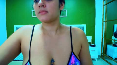  Dahiana  online show from October 22, 2025, 8:08 pm