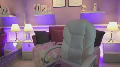 Dahlia Grey online show from November 13, 2025, 11:42 am