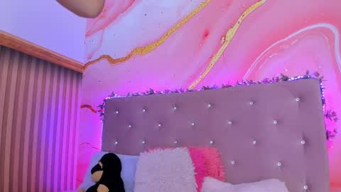 Snapshot of daisy__rose chatting on February 19, 2025, 11:06 am Dai online show from February 19, 2025, 11:06 am