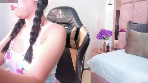 Daisy Bloom online show from June 5, 2026, 12:11 pm