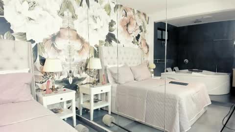 daisylin_mb online show from September 24, 2025, 8:23 pm