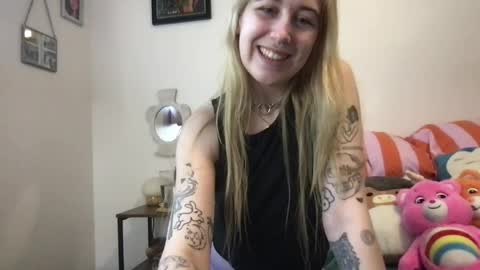 daisymynx online show from March 25, 2026, 12:27 am