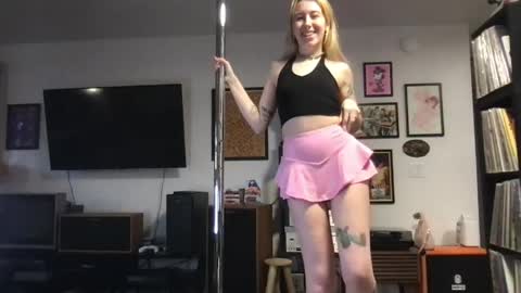 daisymynx online show from April 13, 2026, 2:17 am