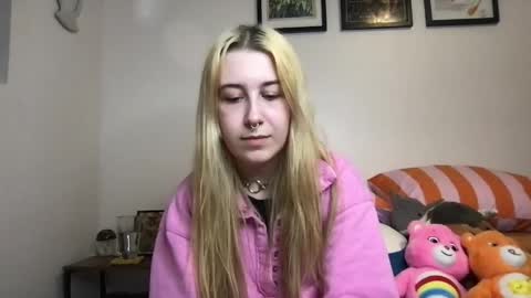 daisymynx online show from April 15, 2026, 3:13 am