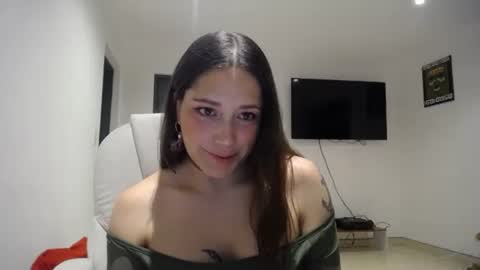 IG  dakotasofiaa online show from May 5, 2026, 1:13 am