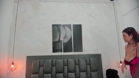 Dakota  online show from September 12, 2025, 12:05 pm