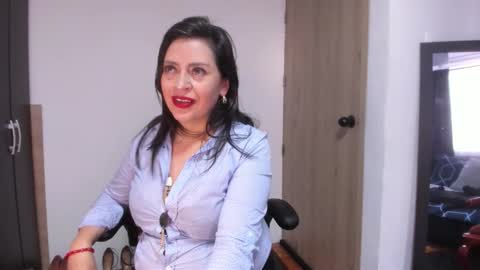 Dakotaagray online show from November 10, 2025, 11:20 am