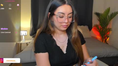 dakottaa__ online show from April 13, 2026, 11:43 pm