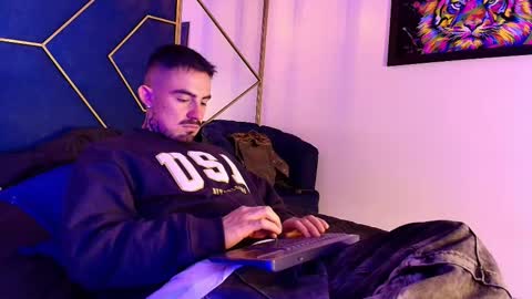 Dallas whitee online show from March 21, 2026, 8:01 pm