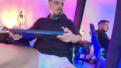 Dallas whitee online show from March 25, 2026, 7:53 pm