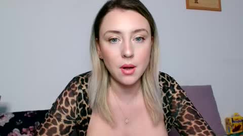 Snapshot of dalyana22 chatting on February 6, 2026, 10:13 pm Maria online show from February 6, 2026, 10:13 pm