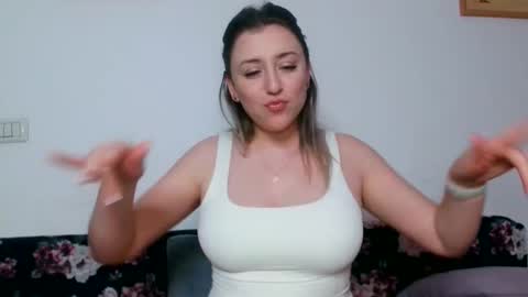Snapshot of dalyana22 chatting on May 8, 2026, 8:58 pm Maria online show from May 8, 2026, 8:58 pm