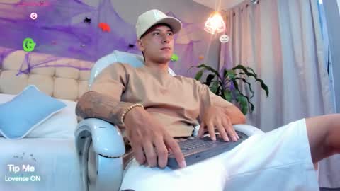 DAMIAN online show from October 7, 2025, 3:20 pm