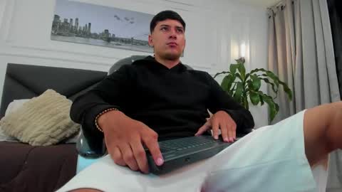 DAMIAN online show from November 22, 2025, 10:36 am