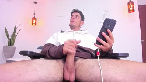 Snapshot of damian_bull chatting on October 20, 2025, 8:42 pm D A M I A N online show from October 20, 2025, 8:42 pm