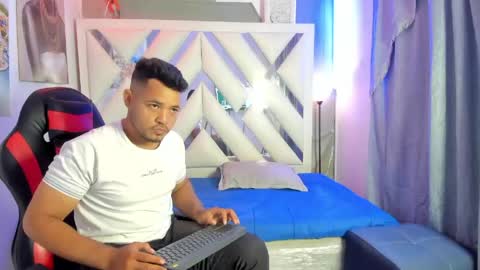 DAMIAN LUX online show from May 7, 2026, 1:27 pm
