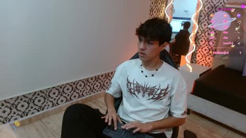 damian_tay online show from April 10, 2026, 11:26 am