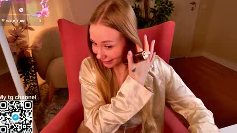 Snapshot of damn_emilia chatting on December 4, 2025, 4:27 pm Emilia online show from December 4, 2025, 4:27 pm