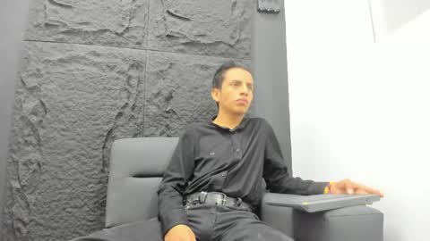 dan_bakerr online show from April 22, 2026, 5:54 am