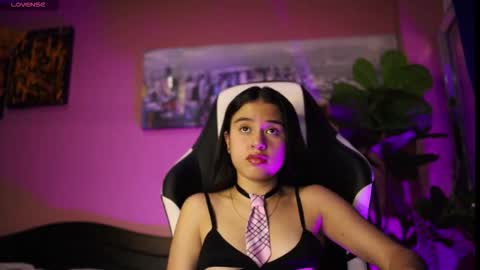 danaa_rouse online show from December 2, 2025, 9:21 pm