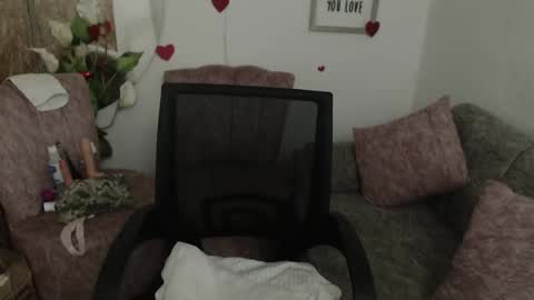 danalaleska online show from November 3, 2025, 5:42 am