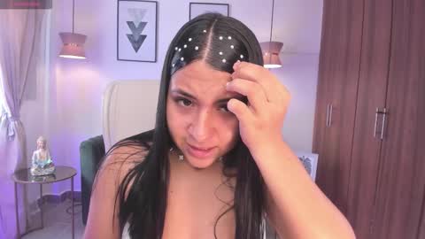 Dandara   online show from November 3, 2025, 7:04 pm