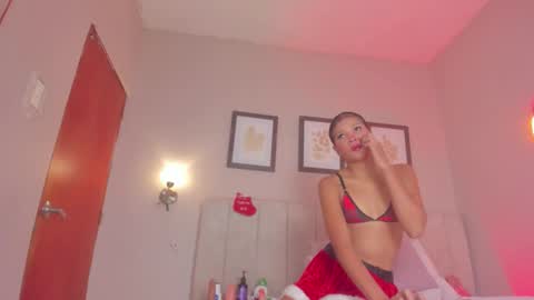 Hi I am Dani online show from December 4, 2025, 11:41 am