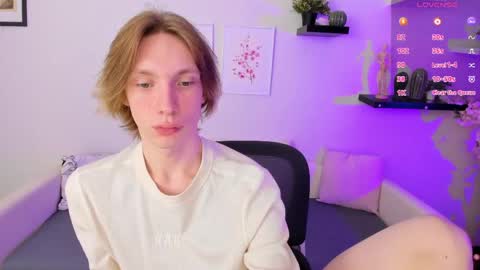 daniel__schmidt online show from May 22, 2026, 8:32 am