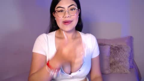 Snapshot of daniela_valencia chatting on February 18, 2025, 5:10 pm Lucia online show from February 18, 2025, 5:10 pm