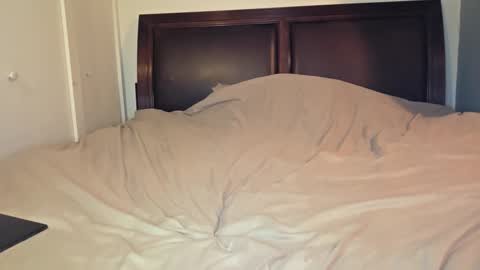 Snapshot of daniellbisous chatting on September 23, 2025, 12:57 am daniellbisous online show from September 23, 2025, 12:57 am