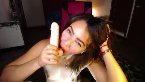 Snapshot of danielle_rose_ chatting on February 10, 2026, 2:54 pm Angie online show from February 10, 2026, 2:54 pm