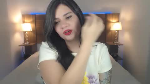 daniellerain online show from November 19, 2025, 9:59 pm