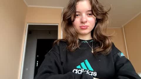 Mia online show from November 12, 2025, 7:20 am