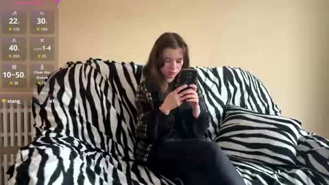 Mia online show from November 20, 2025, 8:03 am