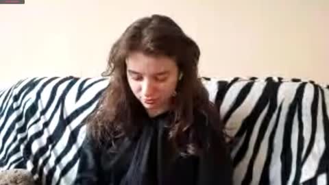 Mia online show from December 16, 2025, 9:14 am