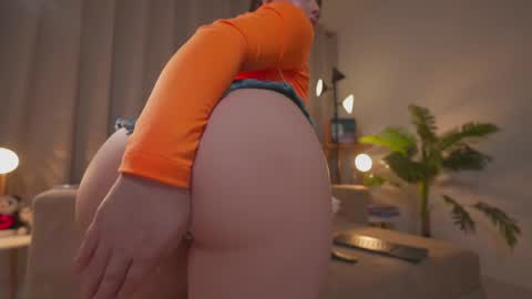 Snapshot of danii_xoxo chatting on February 21, 2026, 11:17 pm online show from February 21, 2026, 11:17 pm